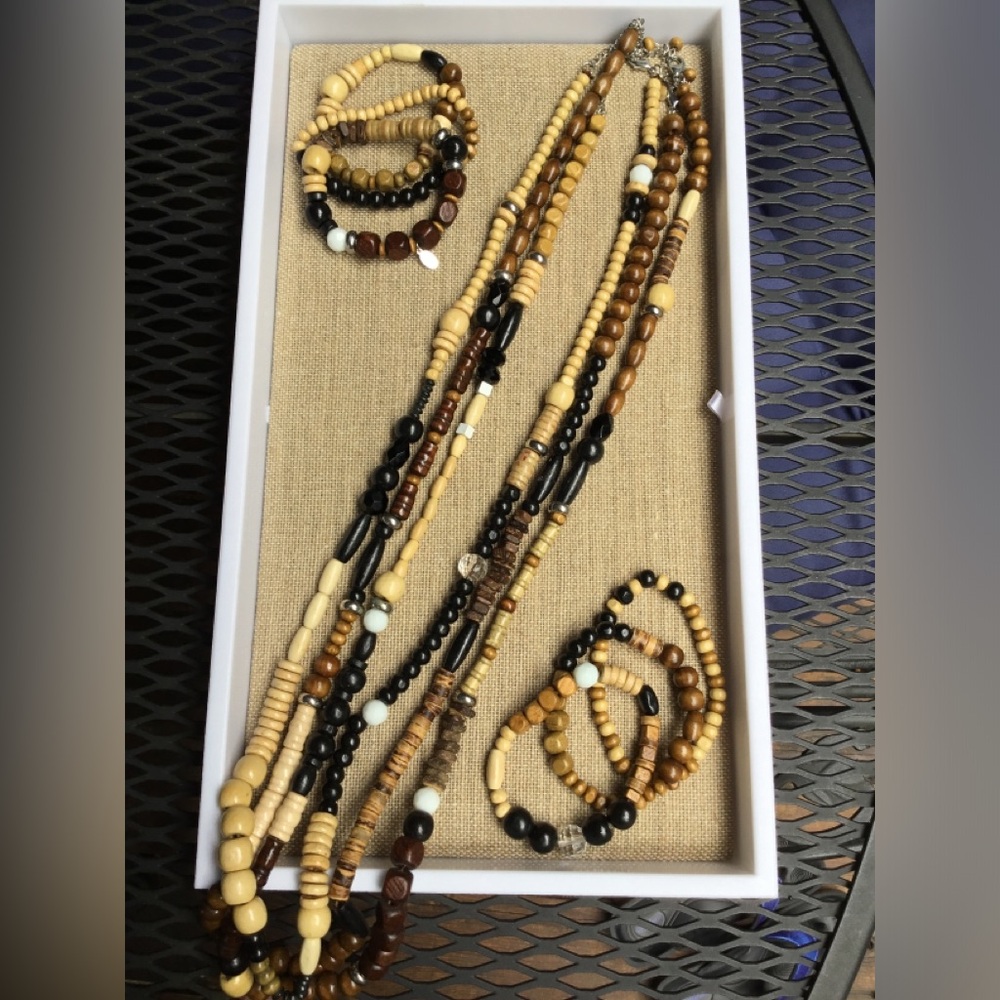 Cookie Lee Wood Necklaces & Bracelets Set. - Picture 6 of 11
